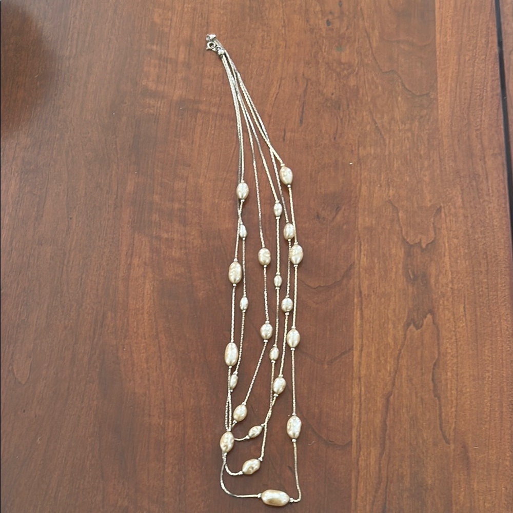 Elegant vintage silver colored Pearl Necklace